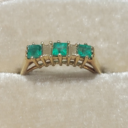 Vintage Emerald 3-Stone 14K Plumb Yellow Gold Ring